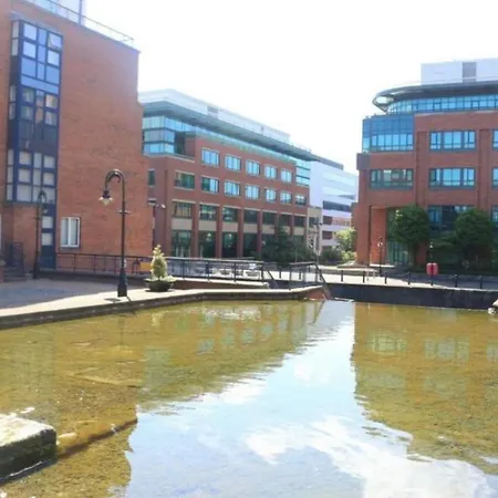 Double Room In A Cozy Shared Apartment, Custom House Harbour Apartments-3